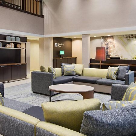 Отель Courtyard By Marriott Springfield Airport Экстерьер фото