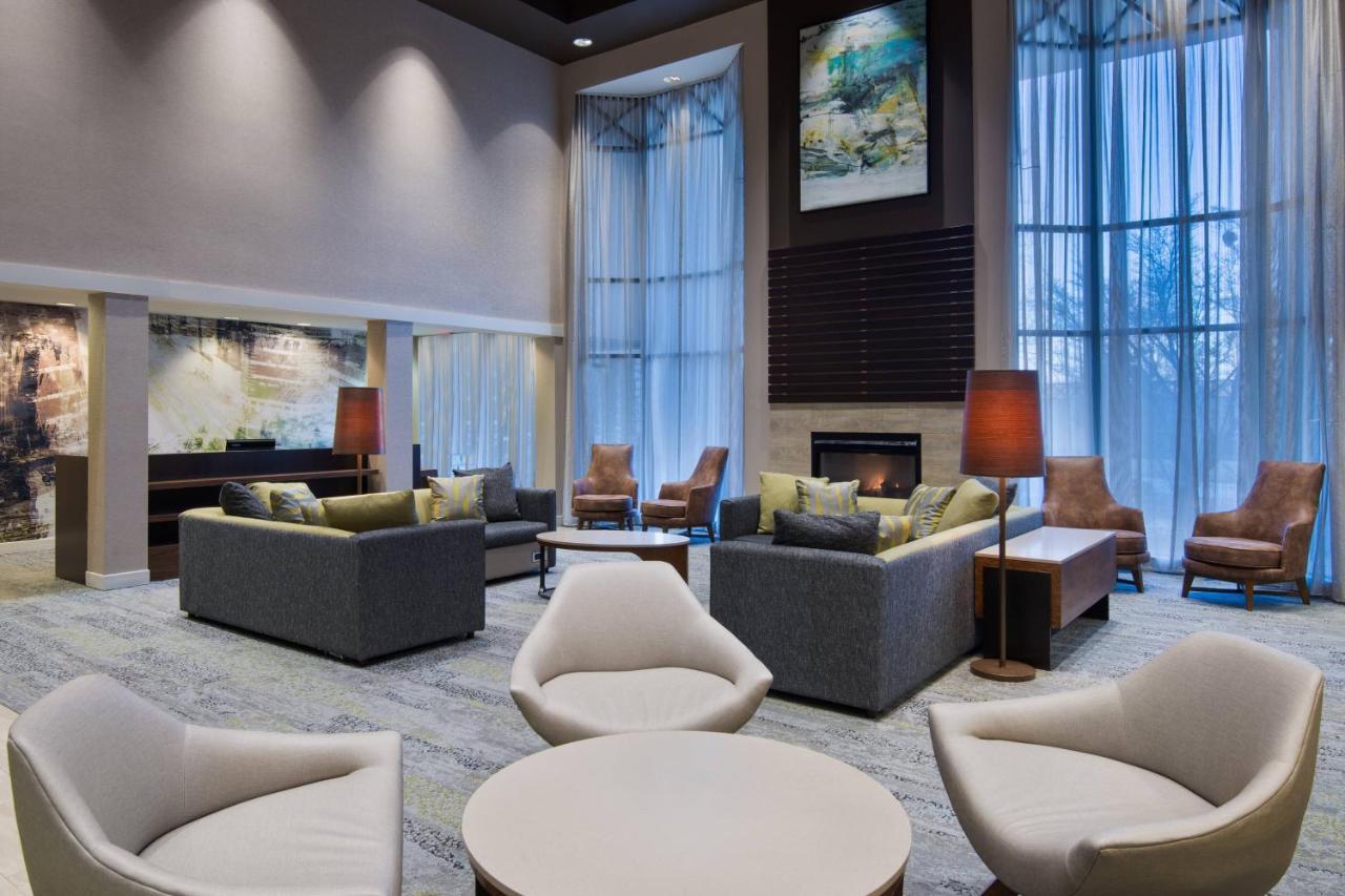 Отель Courtyard By Marriott Springfield Airport Экстерьер фото