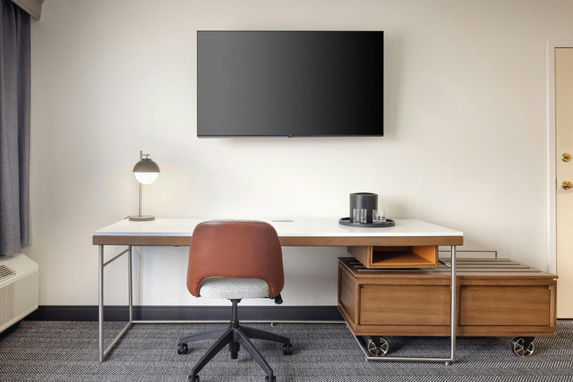 Отель Courtyard By Marriott Springfield Airport Экстерьер фото